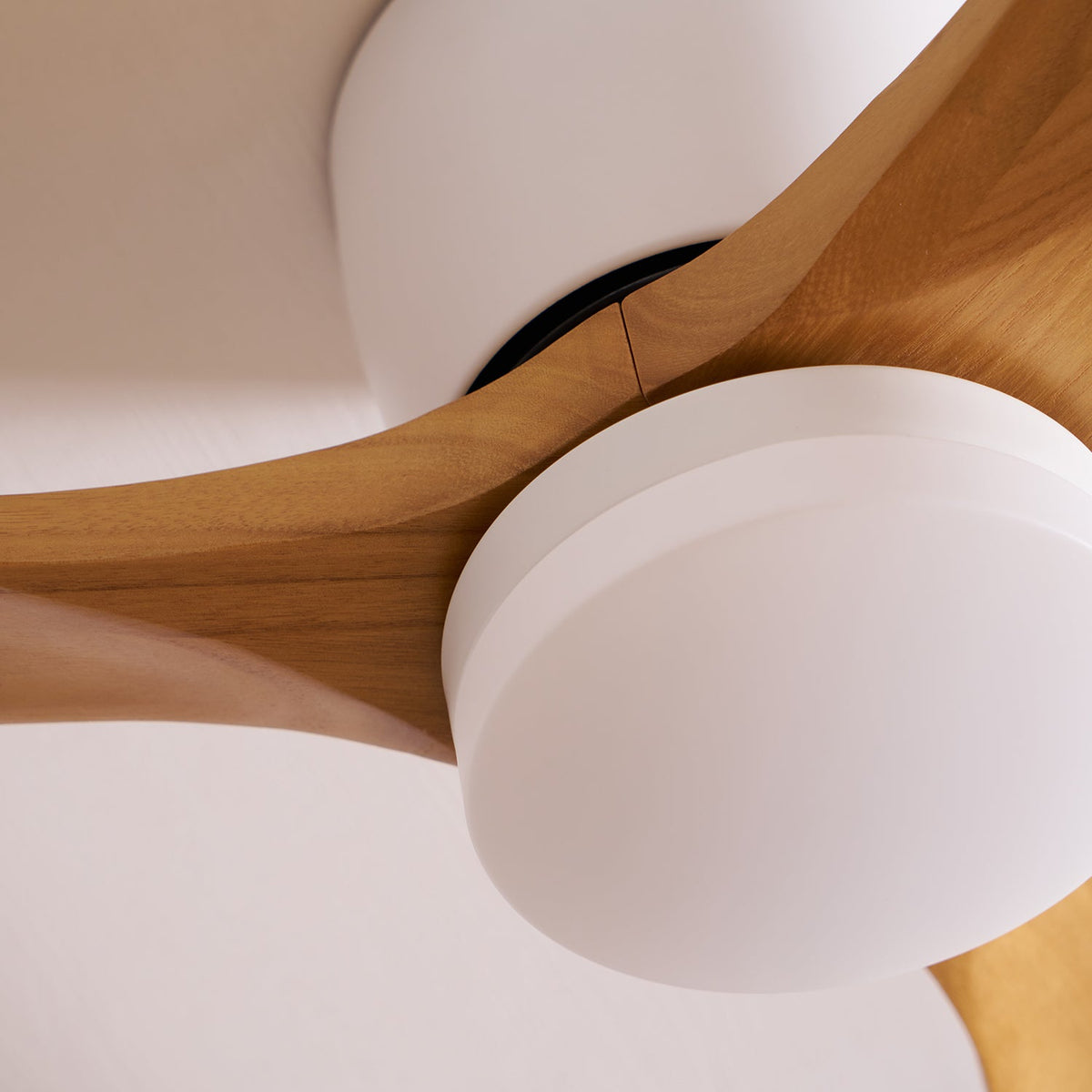 Brooklyn Nordic Wooden Ceiling Fan with Integrated Light – Ideal for Living Room or Bedroom