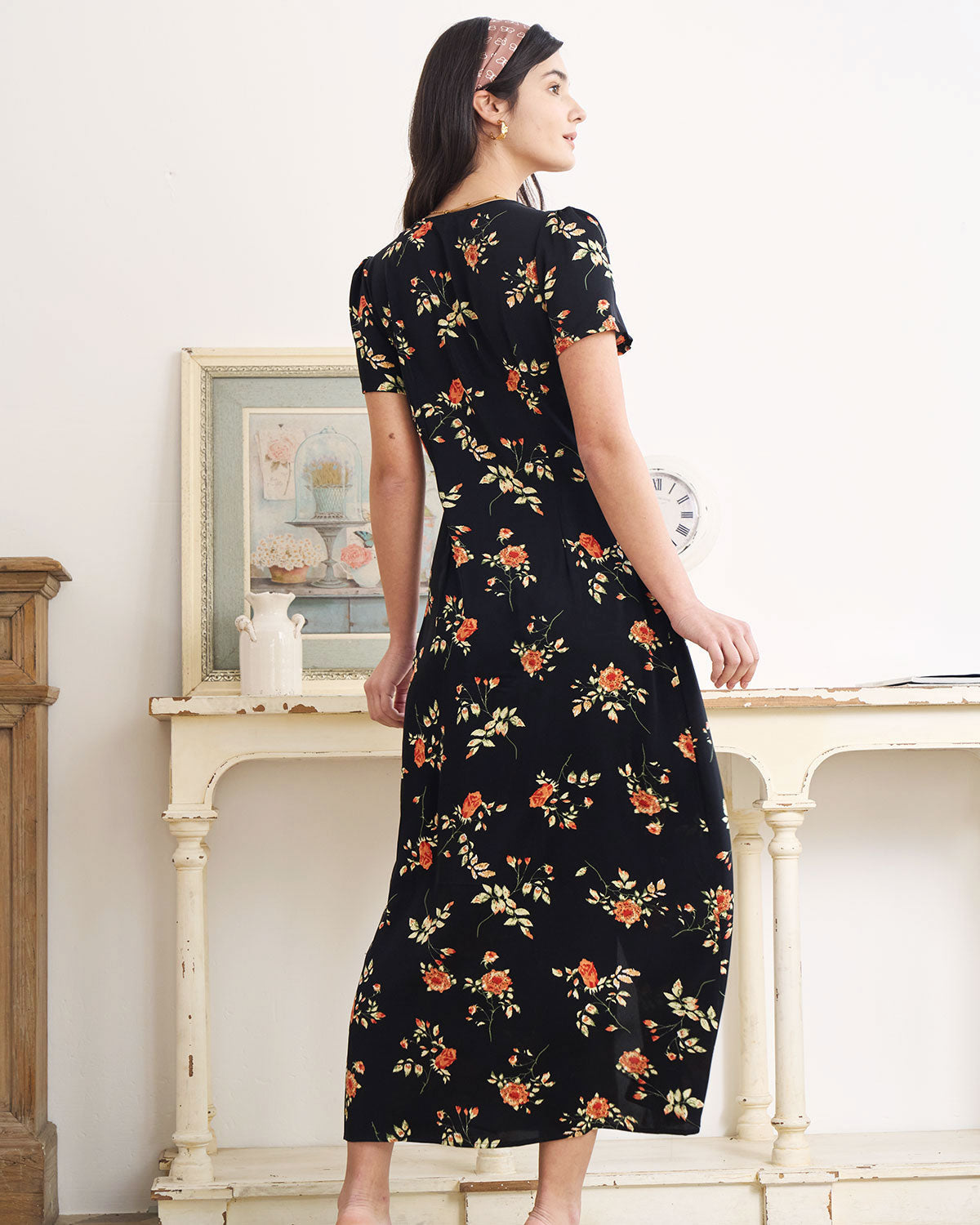Leonora | Slim Fit V Neck Floral Summer Dress