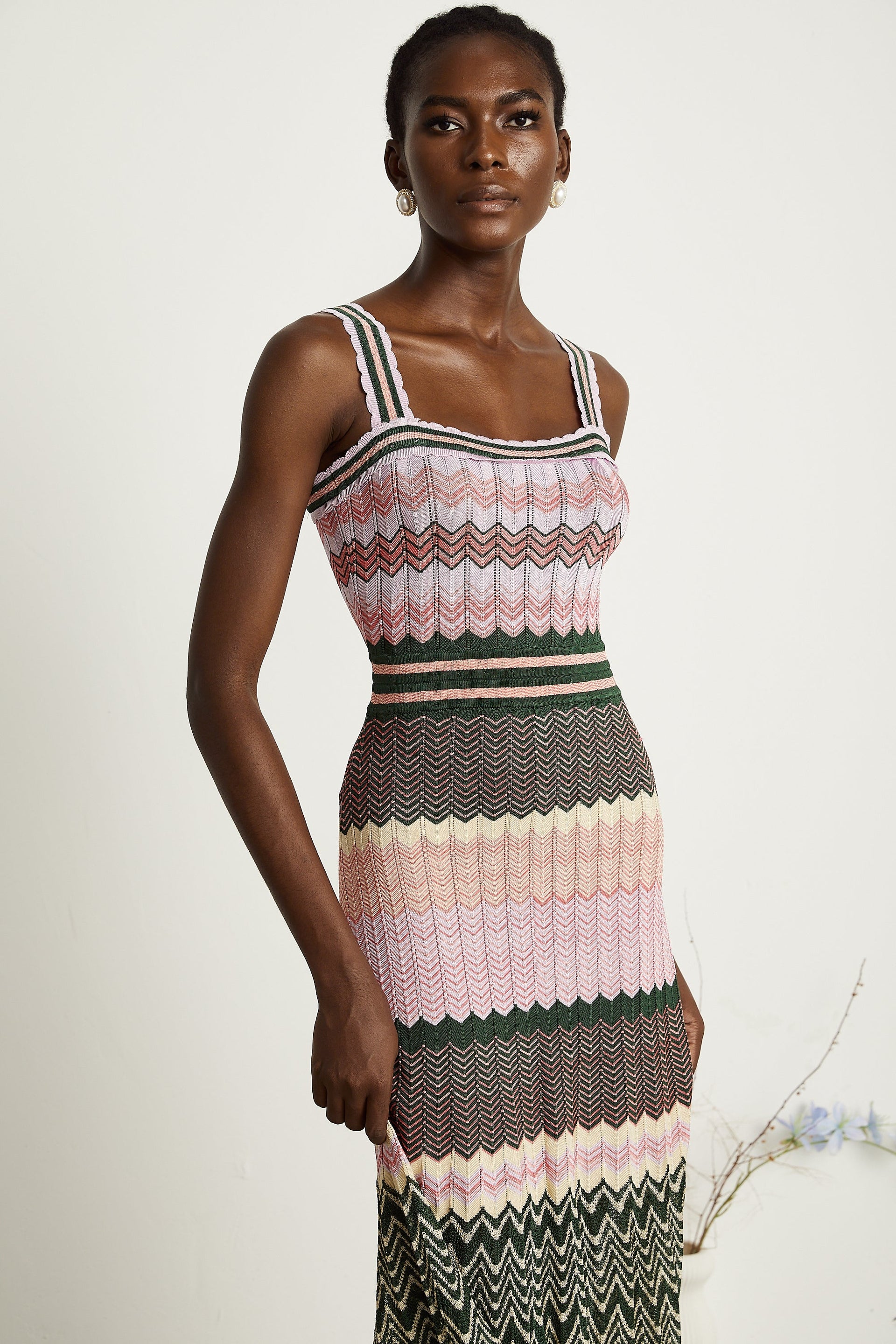 Lina | Sleeveless Contrast-Color Knit Ladies Day Dress