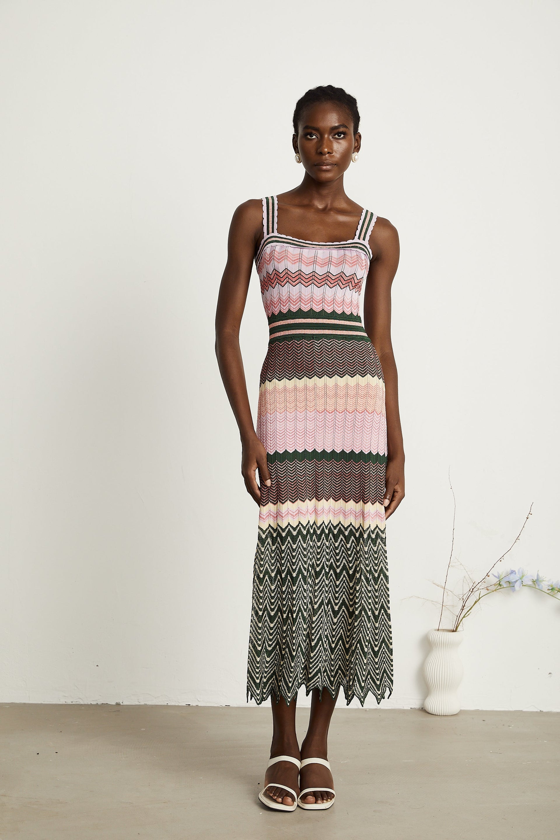 Lina | Sleeveless Contrast-Color Knit Ladies Day Dress