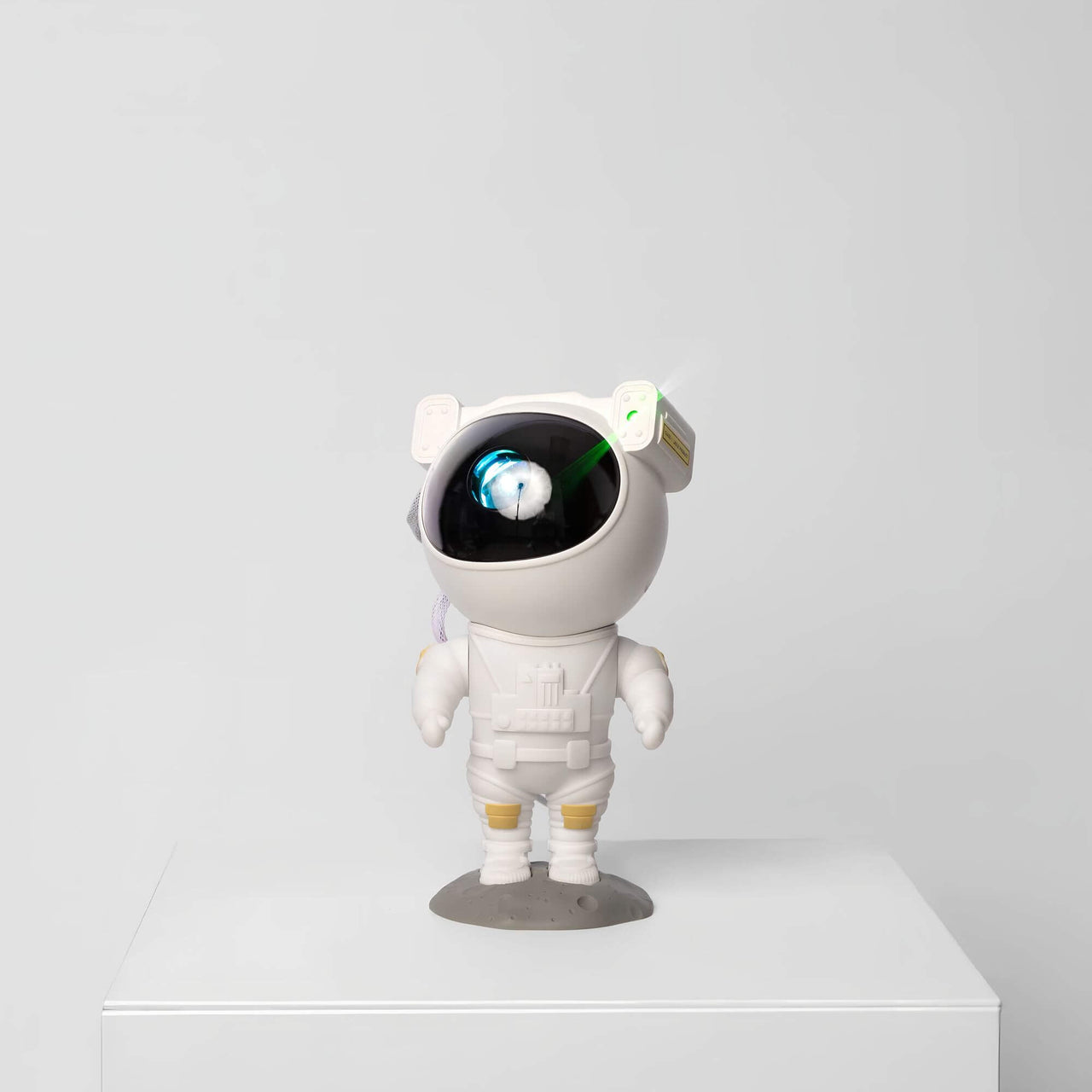 Martindale Astronaut Design Table Lamp with Star Projection – Ideal for Bedroom or Kids Room