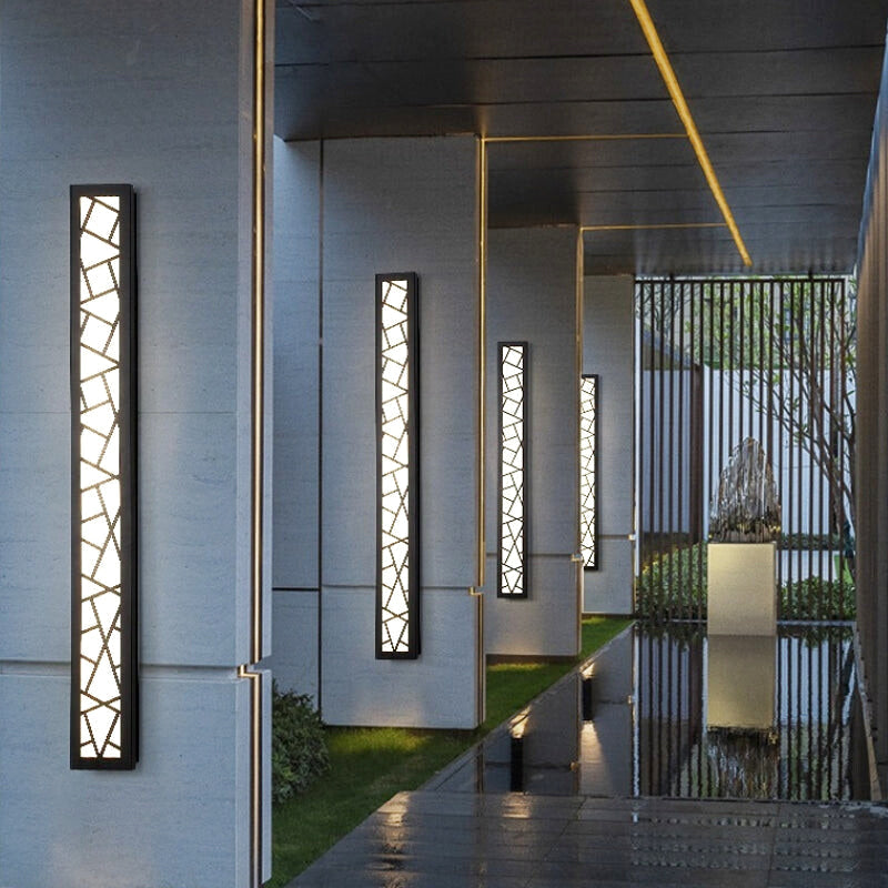 Matte Black Metal Wall Sconce with Vertical LED Light – Ideal for Outdoor Spaces