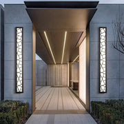 Matte Black Metal Wall Sconce with Vertical LED Light – Ideal for Outdoor Spaces