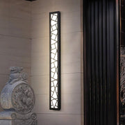Matte Black Metal Wall Sconce with Vertical LED Light – Ideal for Outdoor Spaces