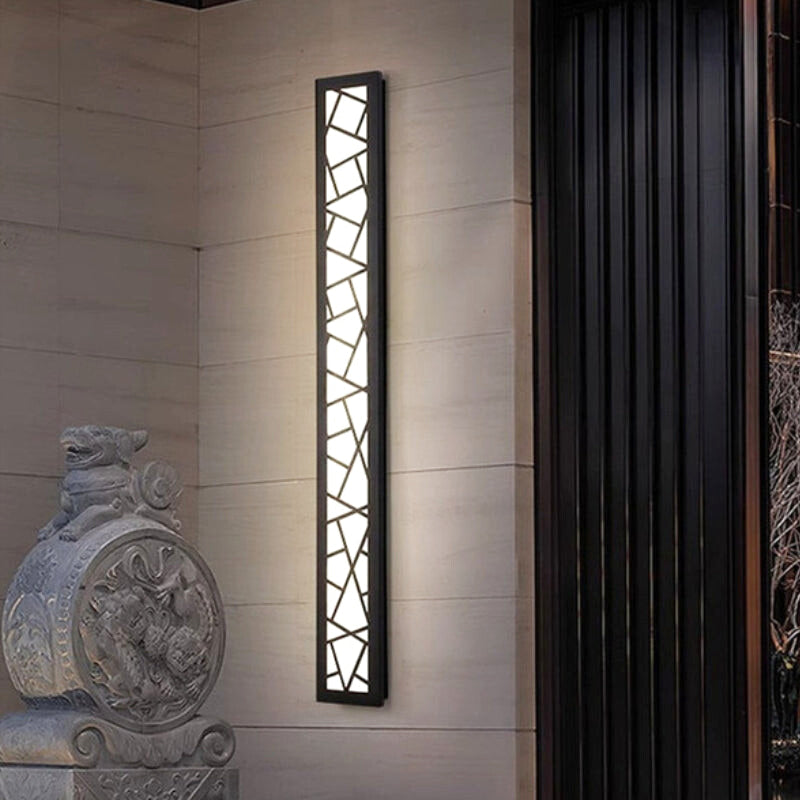 Matte Black Metal Wall Sconce with Vertical LED Light – Ideal for Outdoor Spaces