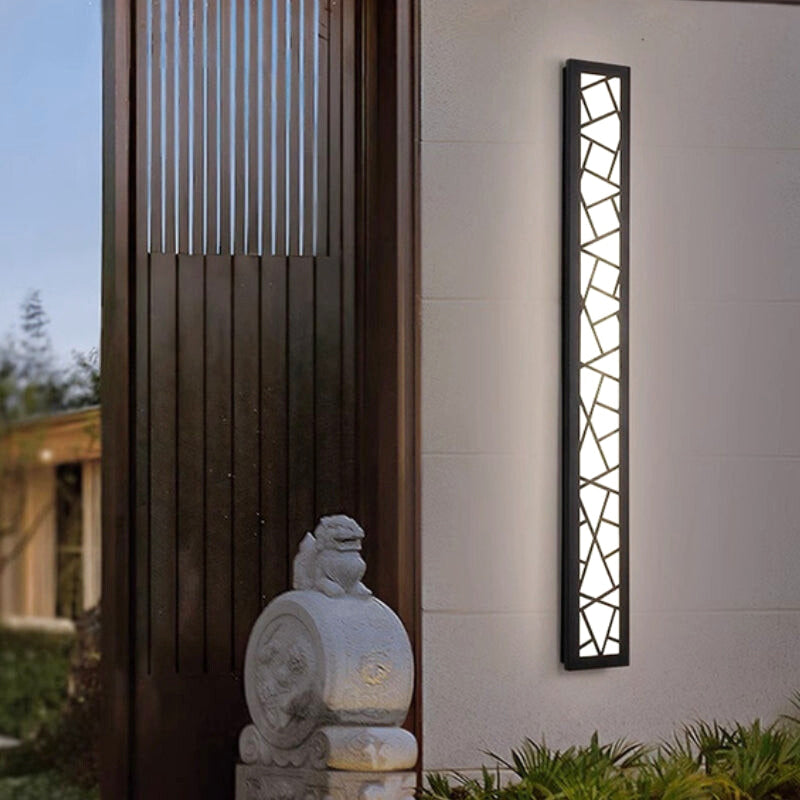 Matte Black Metal Wall Sconce with Vertical LED Light – Ideal for Outdoor Spaces
