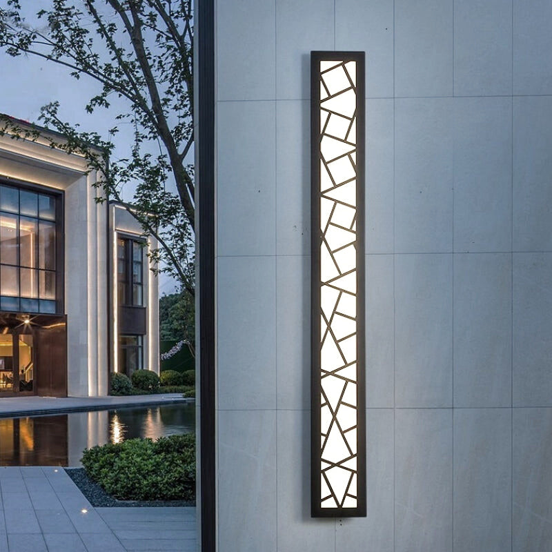 Matte Black Metal Wall Sconce with Vertical LED Light – Ideal for Outdoor Spaces