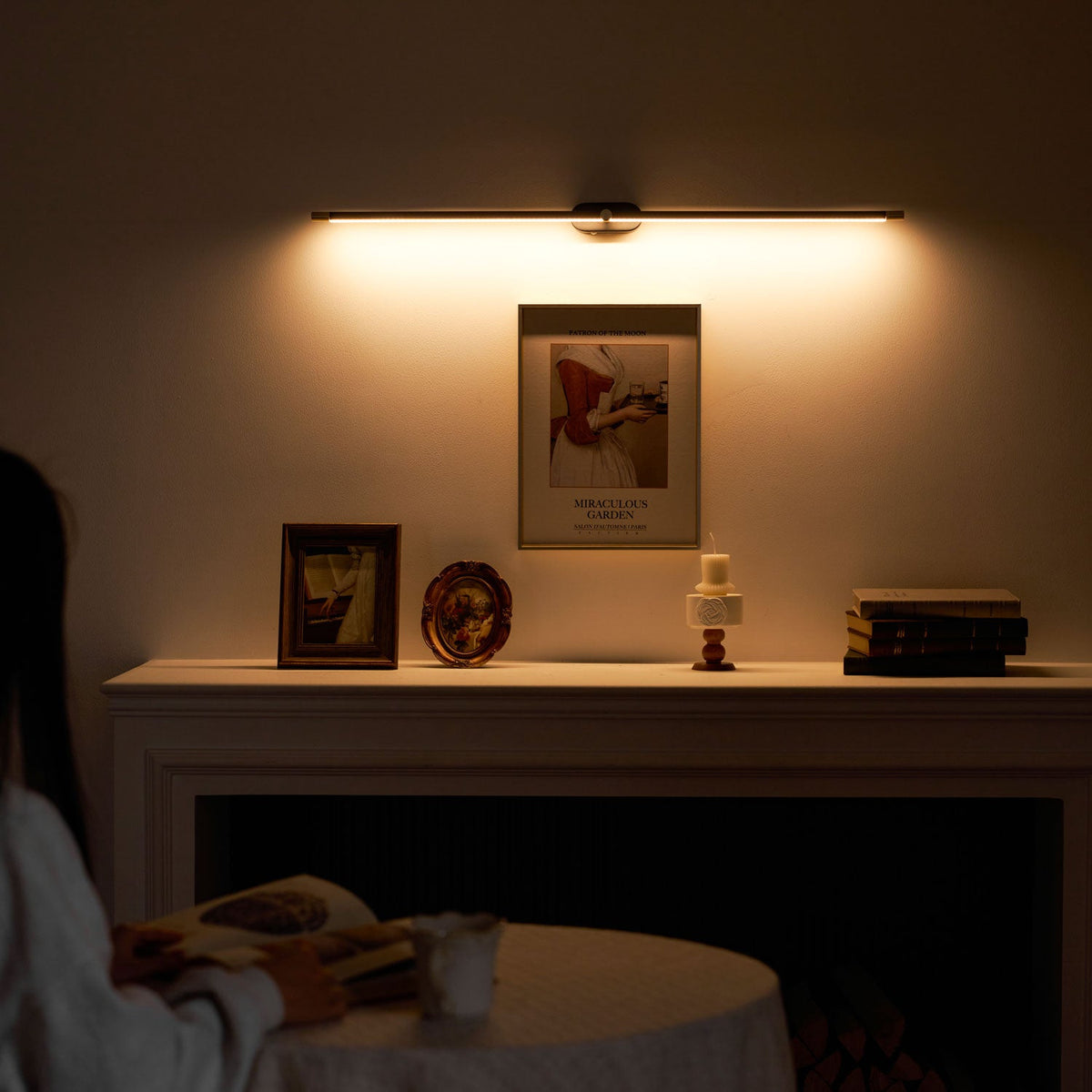 Minimalist Metal Rechargeable Wall Lamp with Linear Light – Ideal for Bedroom or Hallway