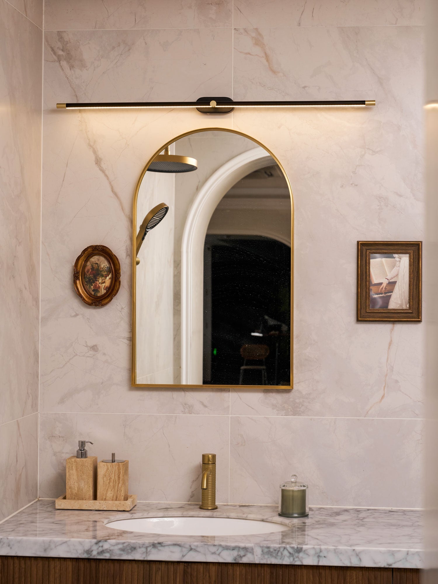 Minimalist Metal Rechargeable Wall Lamp with Linear Light – Ideal for Bedroom or Hallway