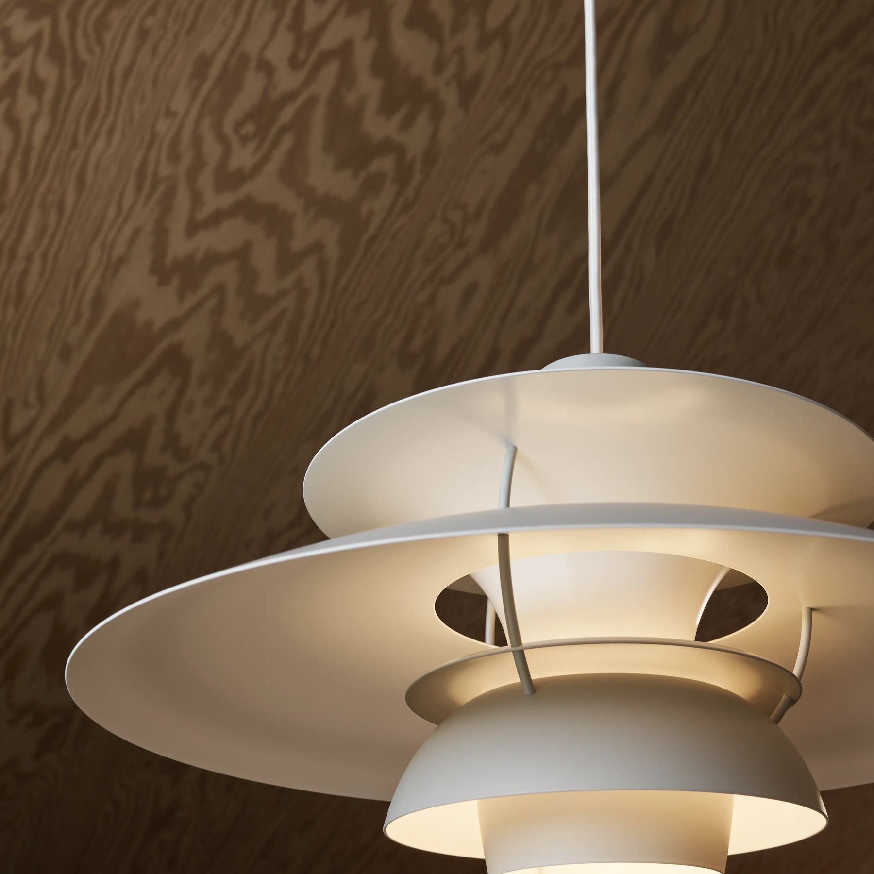 Modern Metal Ceiling Lamp with Ambient Light – Ideal for Living Room or Bedroom