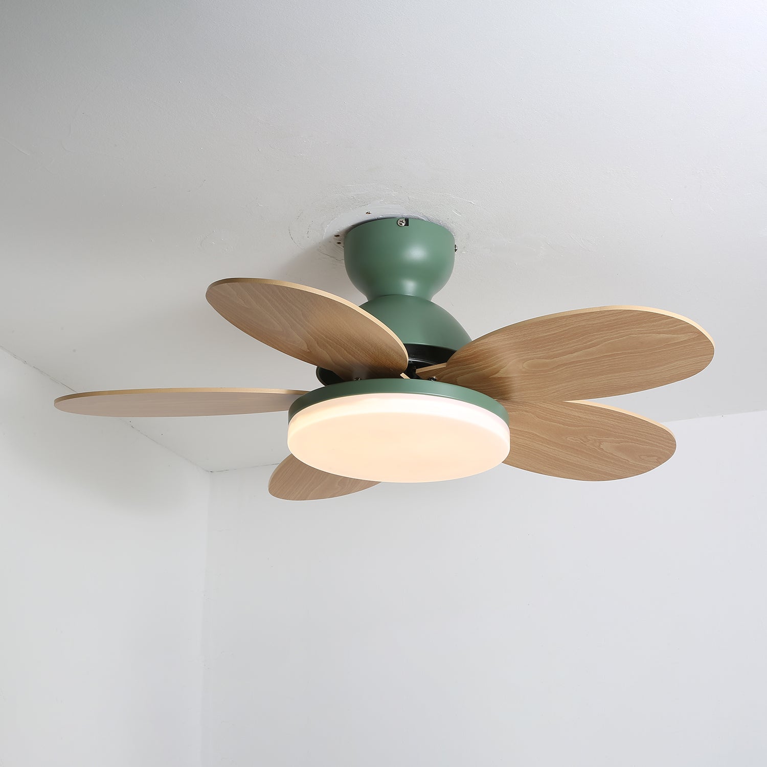 Petalo Design Ceiling Fan Light with Integrated Illumination – Ideal for Living Room or Bedroom