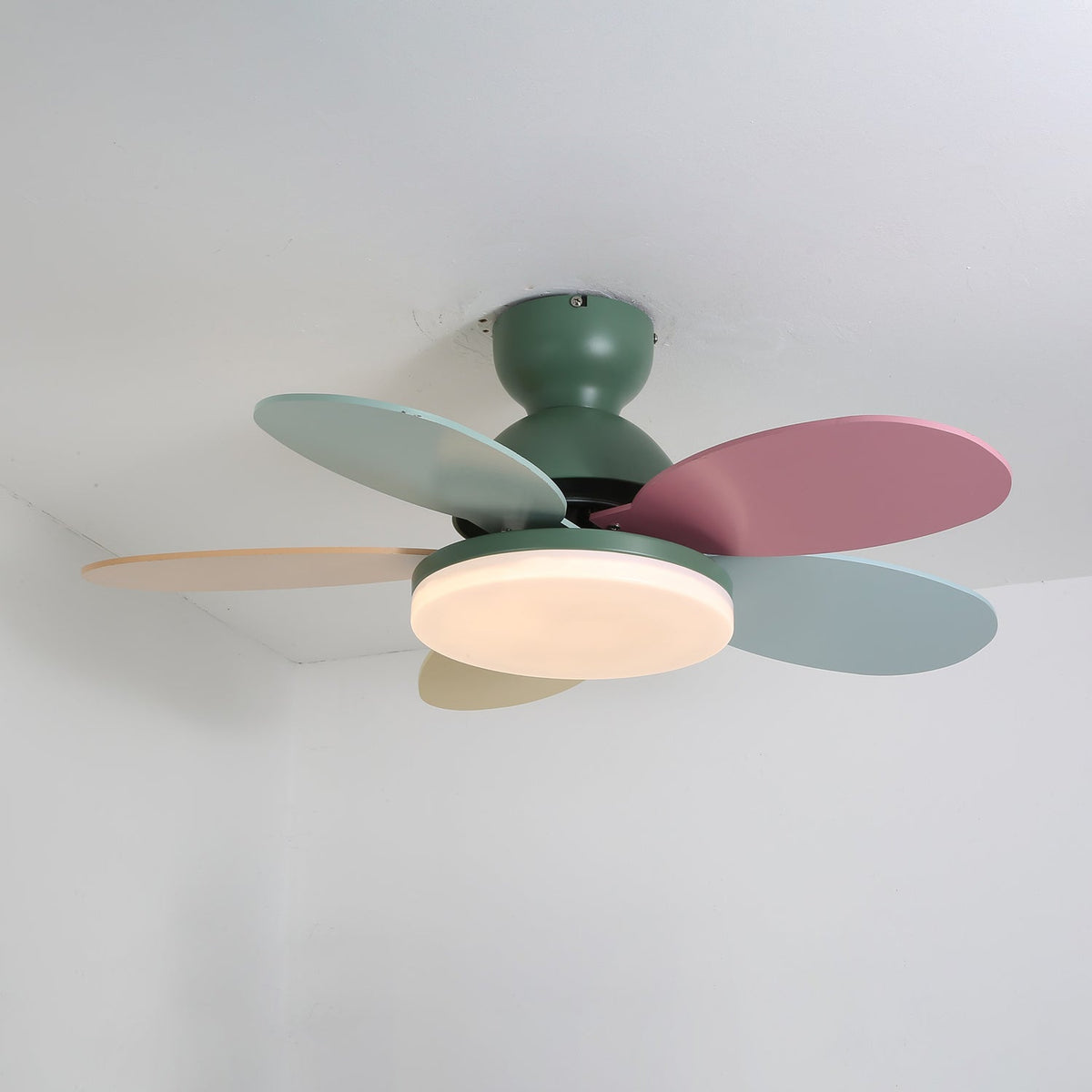 Petalo Design Ceiling Fan Light with Integrated Illumination – Ideal for Living Room or Bedroom