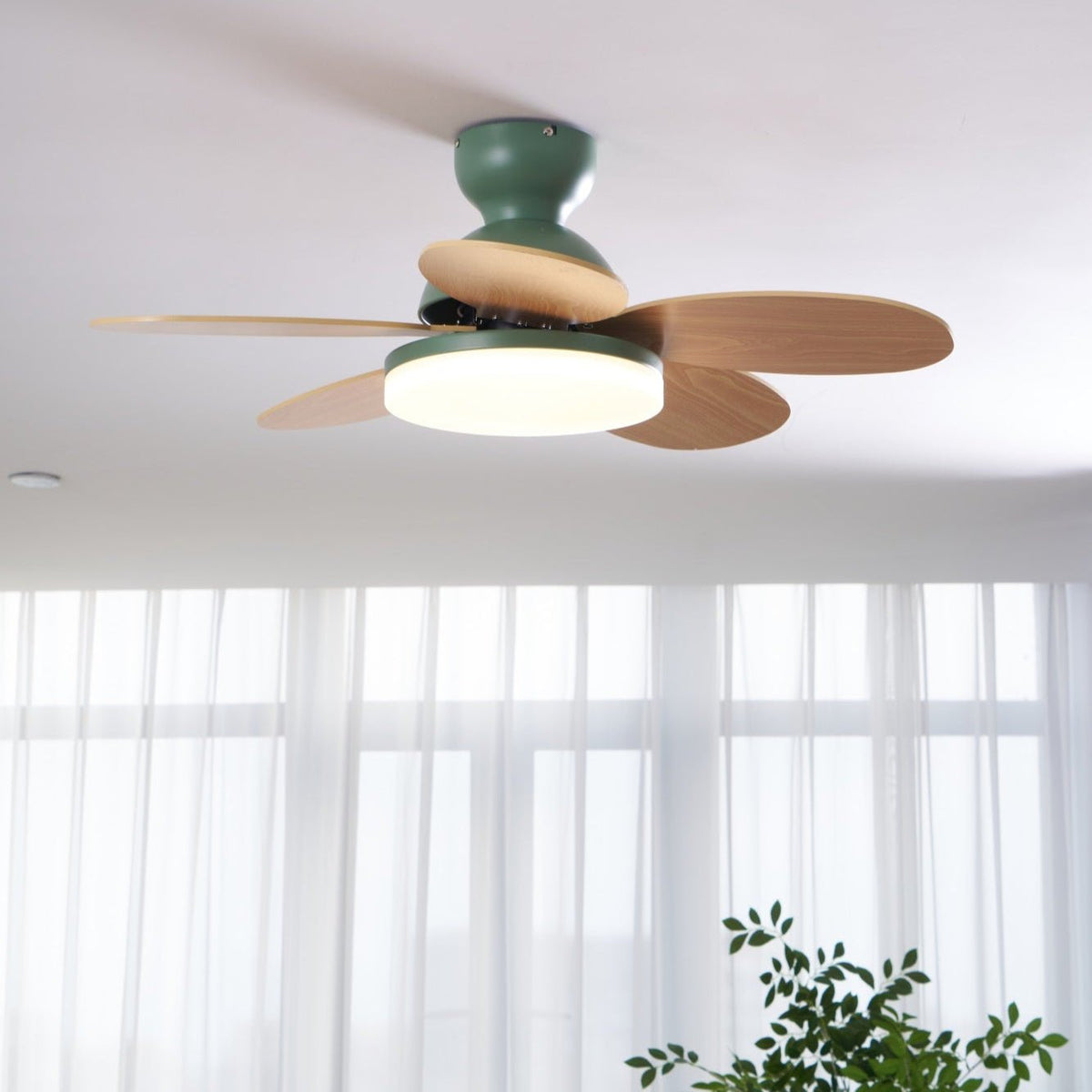 Petalo Design Ceiling Fan Light with Integrated Illumination – Ideal for Living Room or Bedroom