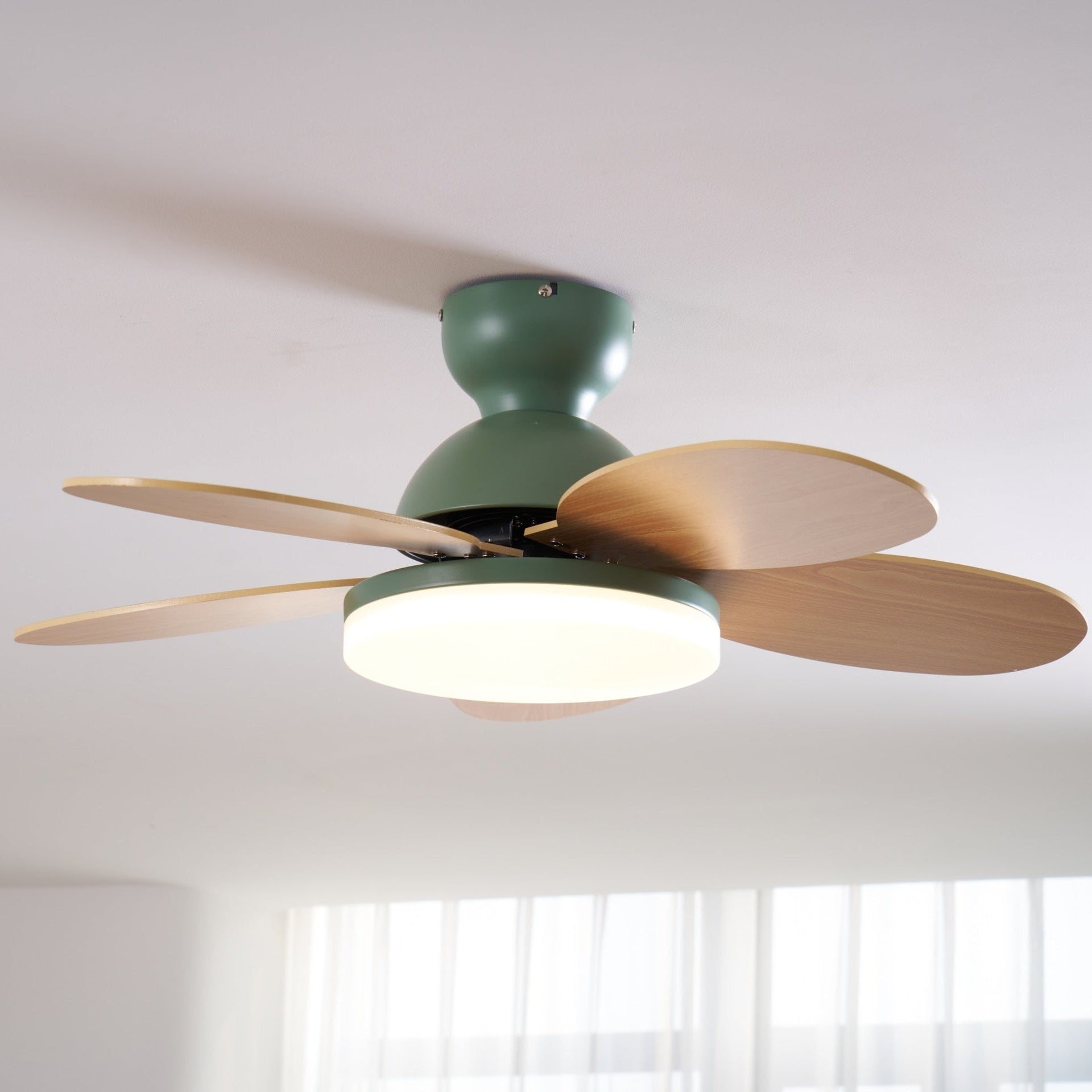 Petalo Design Ceiling Fan Light with Integrated Illumination – Ideal for Living Room or Bedroom