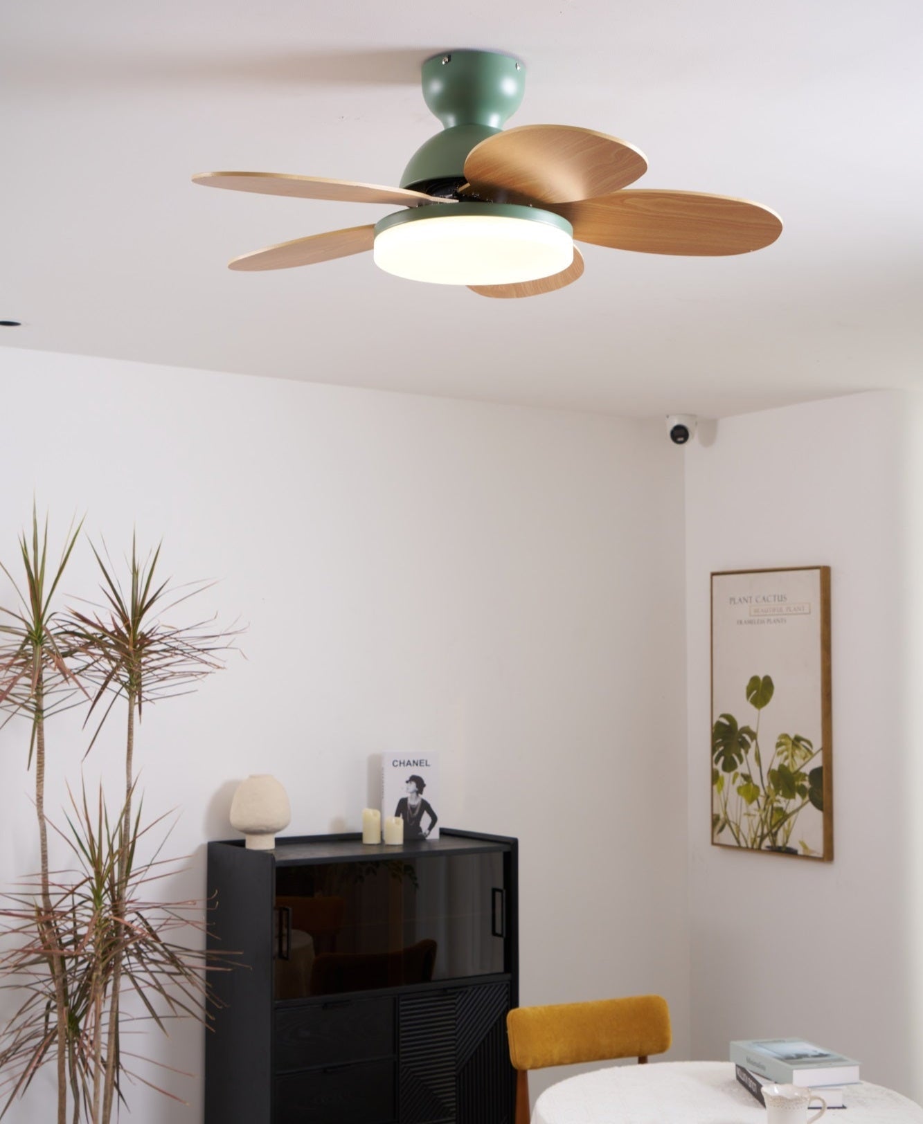 Petalo Design Ceiling Fan Light with Integrated Illumination – Ideal for Living Room or Bedroom