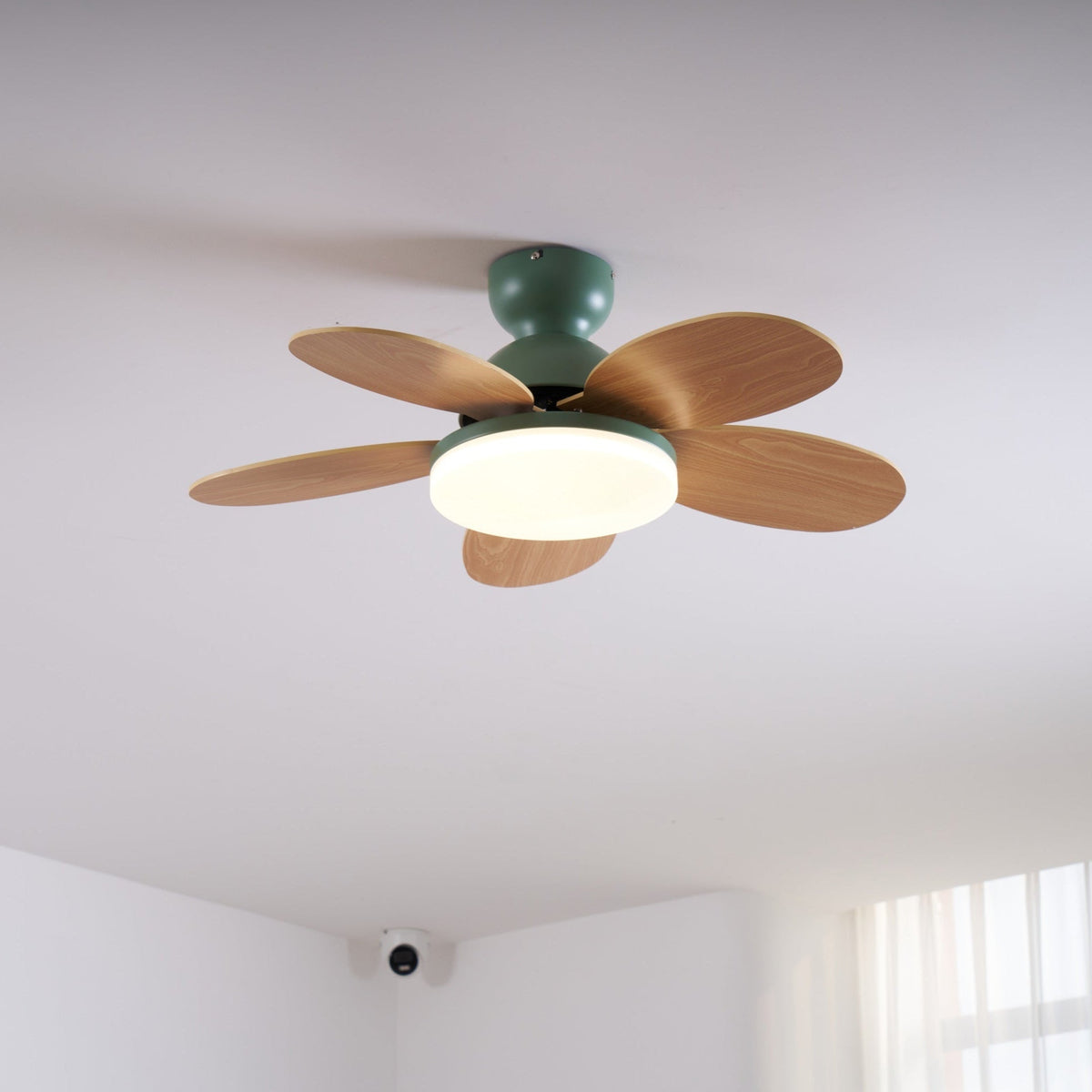 Petalo Design Ceiling Fan Light with Integrated Illumination – Ideal for Living Room or Bedroom