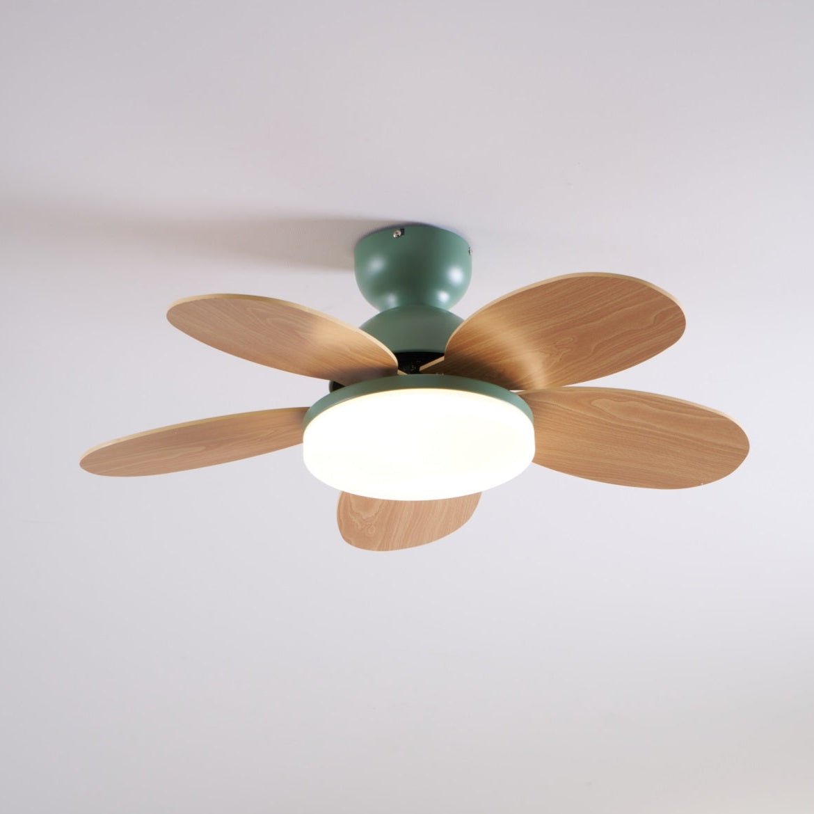 Petalo Design Ceiling Fan Light with Integrated Illumination – Ideal for Living Room or Bedroom