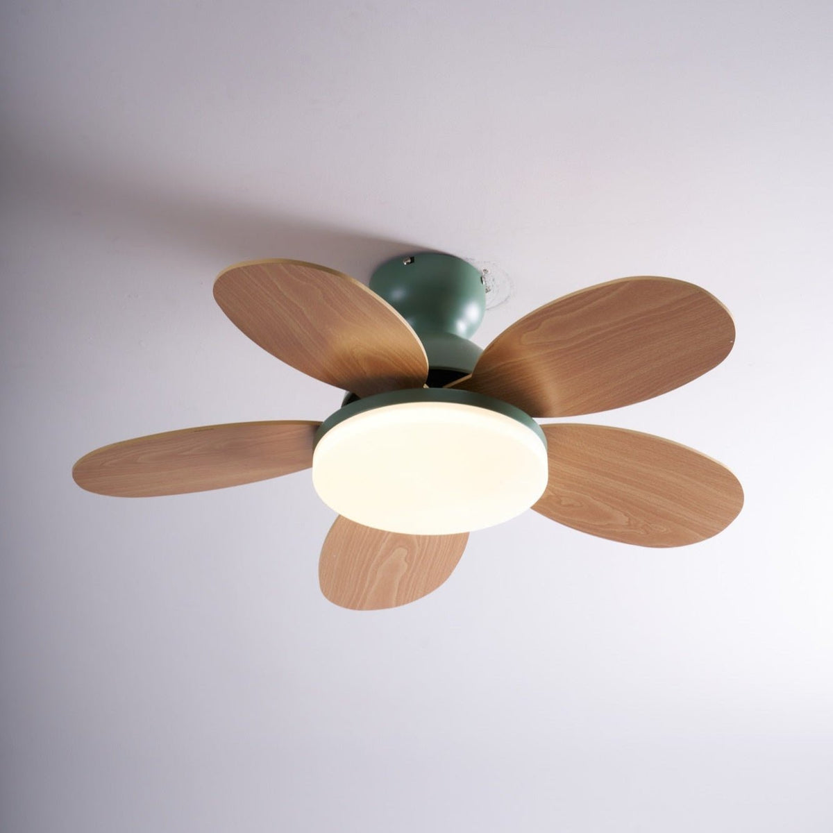 Petalo Design Ceiling Fan Light with Integrated Illumination – Ideal for Living Room or Bedroom
