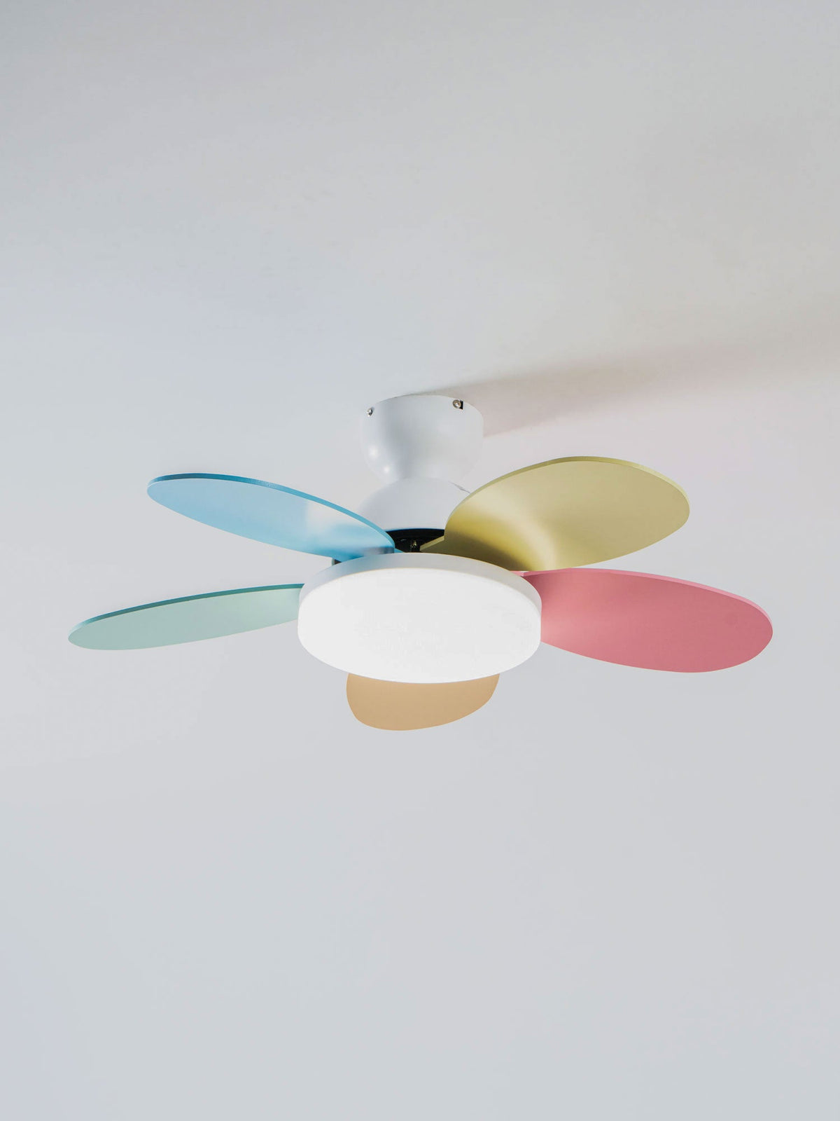 Petalo Design Ceiling Fan Light with Integrated Illumination – Ideal for Living Room or Bedroom