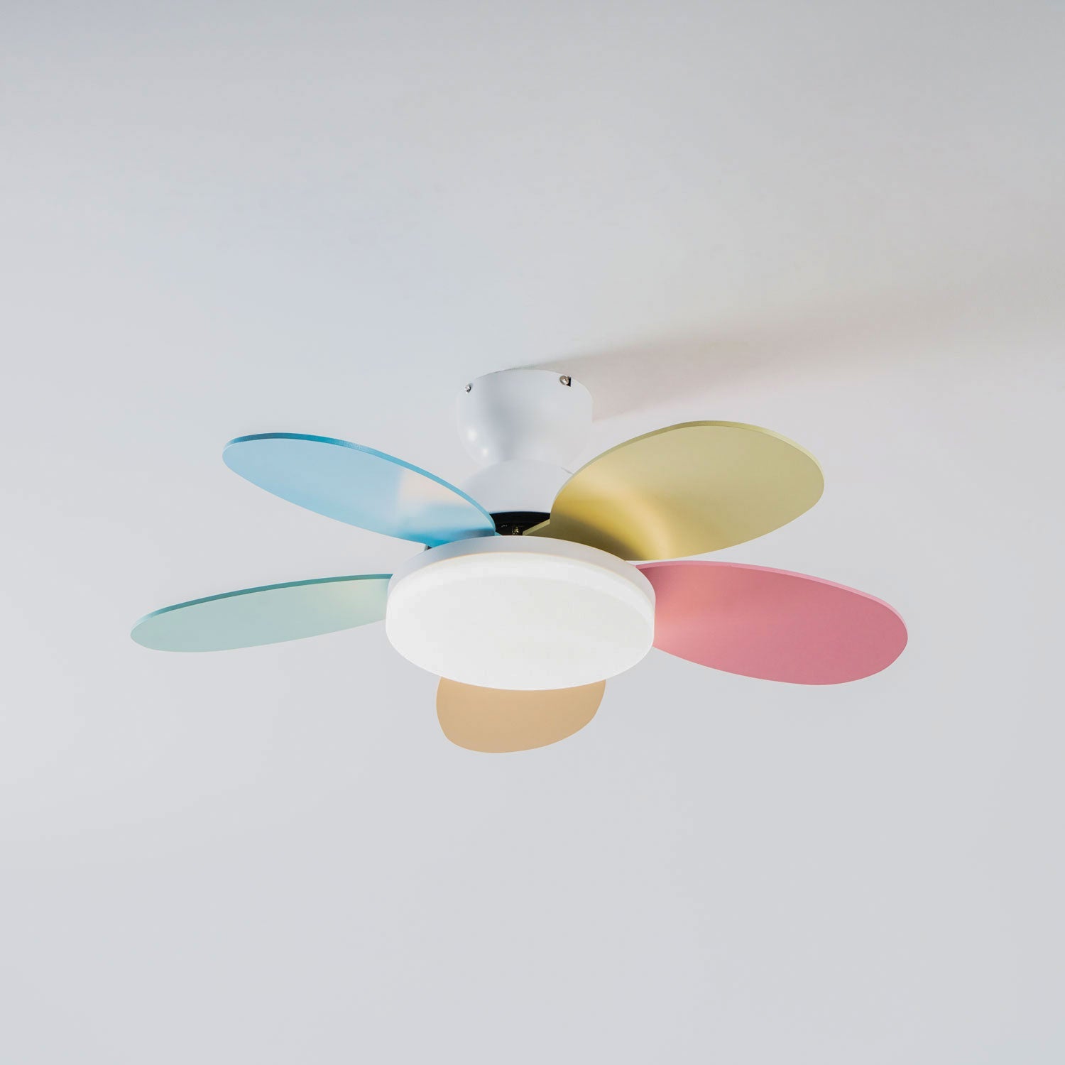 Petalo Design Ceiling Fan Light with Integrated Illumination – Ideal for Living Room or Bedroom