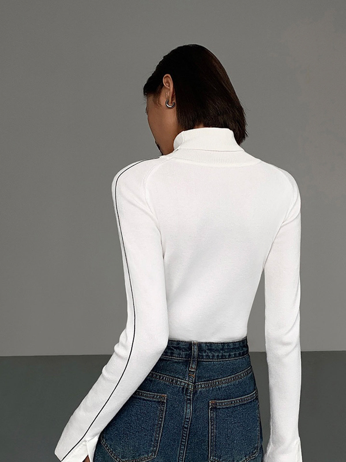 Raven | Fitted Contrast Piping Holiday Sweater